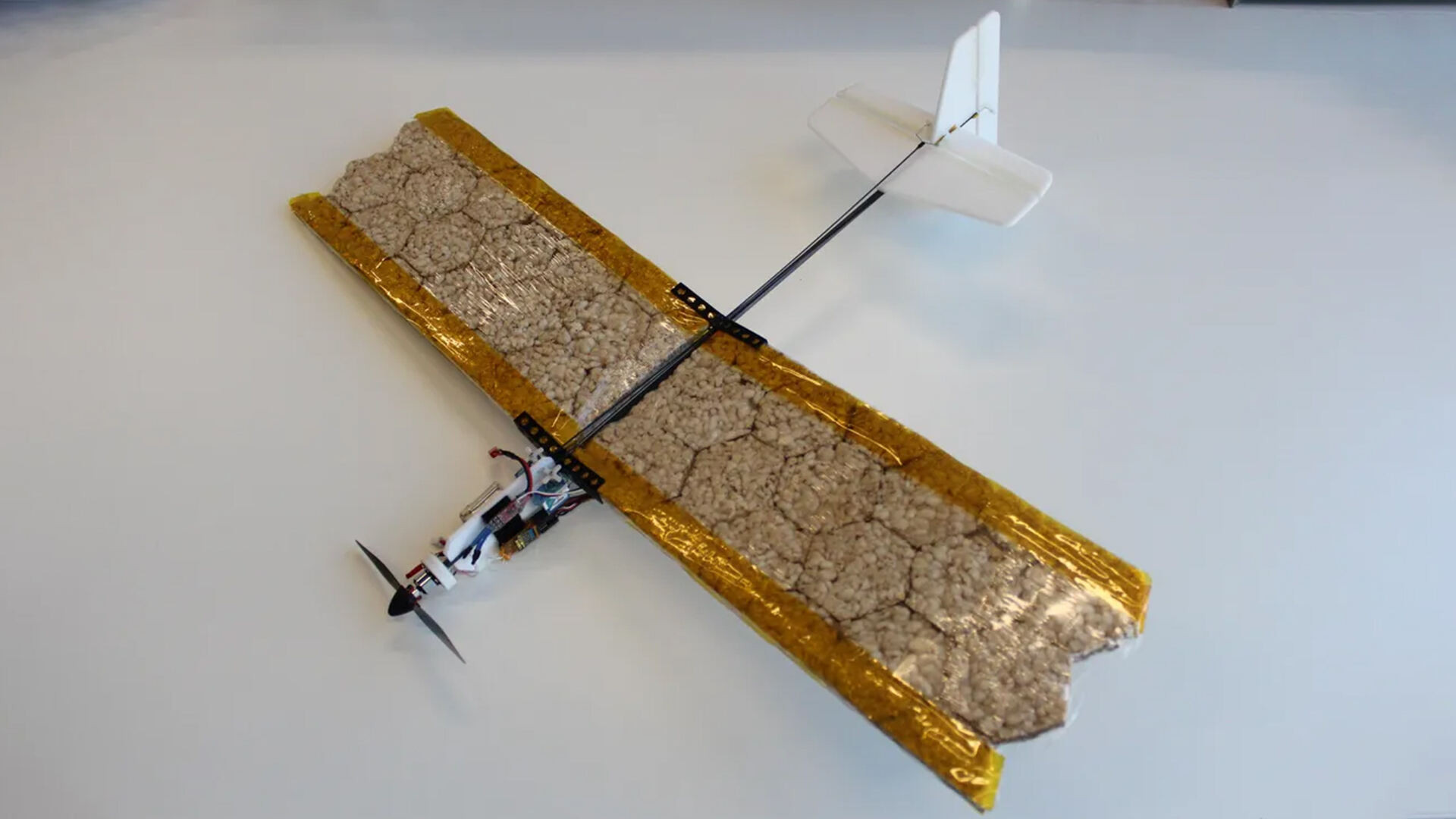 Drone Project Using Popsicles Scientists create edible drone built of rice cakes and gelatin that can ...