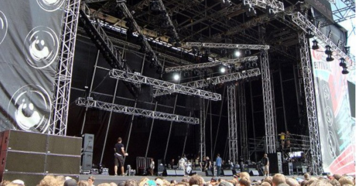 How Does Technology Transform Stage Performances?