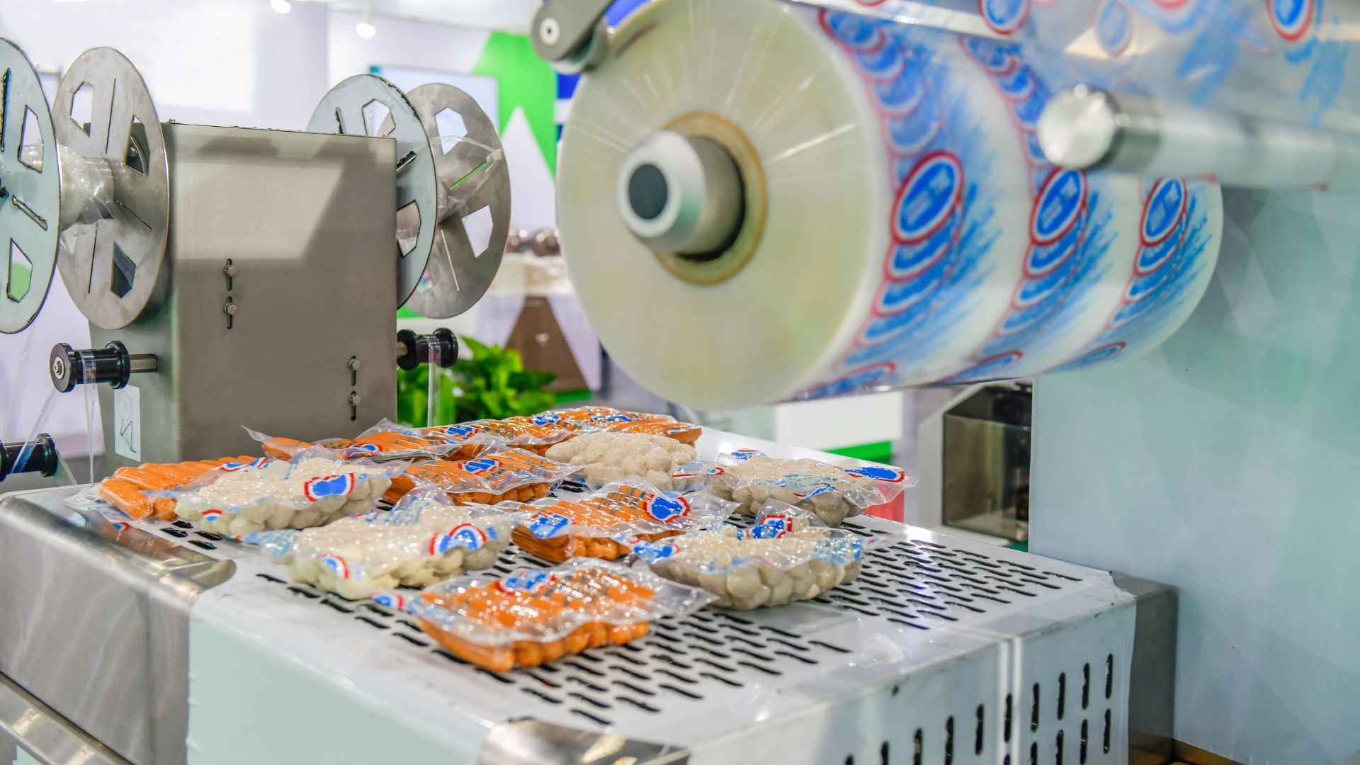 A new plantbased material can replace plastic food packaging for keeps