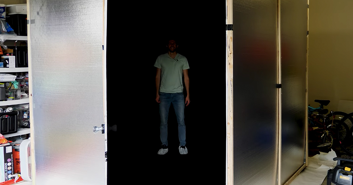 Guy Paints Room with the World’s Blackest Paint IE